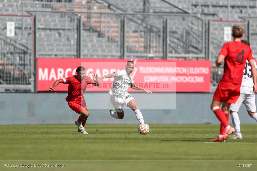 AKON Arena, Würzburg, 24.08.2024, sport, action, BFV, Fussball, 6. Spieltag, Regionalliga Bayern, FCB, FWK, FC Bayern München II, FC Würzburger Kickers - Bild-ID: 2431087