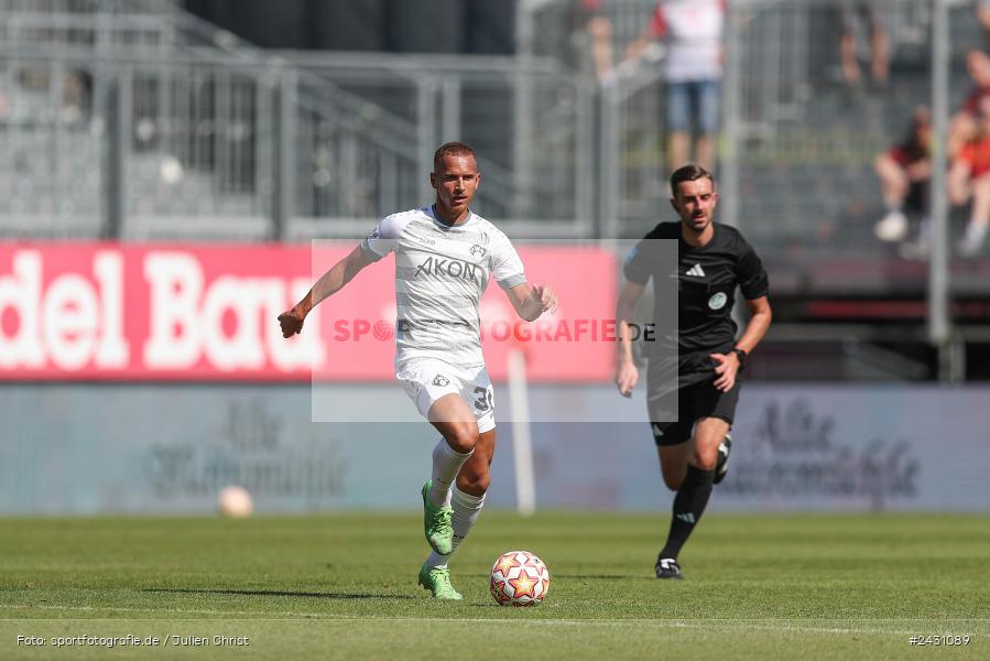 AKON Arena, Würzburg, 24.08.2024, sport, action, BFV, Fussball, 6. Spieltag, Regionalliga Bayern, FCB, FWK, FC Bayern München II, FC Würzburger Kickers - Bild-ID: 2431089