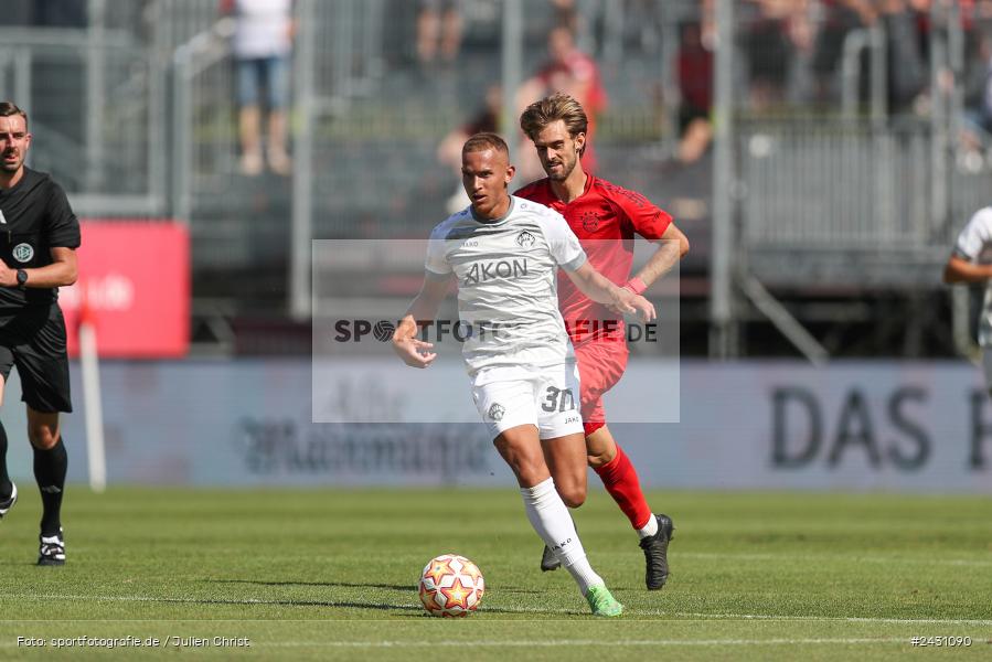 AKON Arena, Würzburg, 24.08.2024, sport, action, BFV, Fussball, 6. Spieltag, Regionalliga Bayern, FCB, FWK, FC Bayern München II, FC Würzburger Kickers - Bild-ID: 2431090