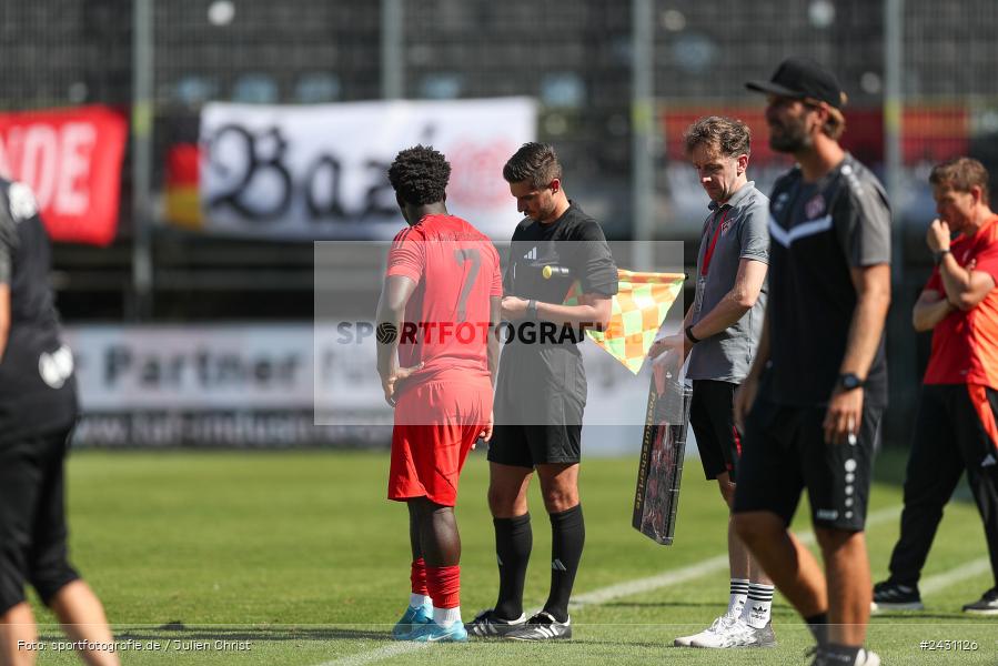 AKON Arena, Würzburg, 24.08.2024, sport, action, BFV, Fussball, 6. Spieltag, Regionalliga Bayern, FCB, FWK, FC Bayern München II, FC Würzburger Kickers - Bild-ID: 2431126
