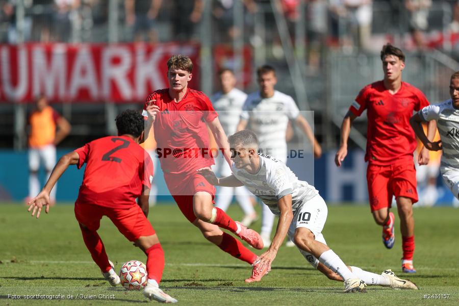 AKON Arena, Würzburg, 24.08.2024, sport, action, BFV, Fussball, 6. Spieltag, Regionalliga Bayern, FCB, FWK, FC Bayern München II, FC Würzburger Kickers - Bild-ID: 2431157