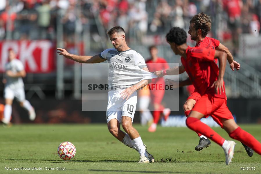AKON Arena, Würzburg, 24.08.2024, sport, action, BFV, Fussball, 6. Spieltag, Regionalliga Bayern, FCB, FWK, FC Bayern München II, FC Würzburger Kickers - Bild-ID: 2431170