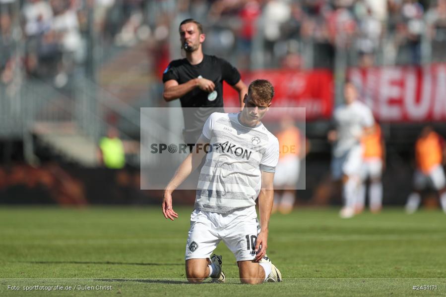 AKON Arena, Würzburg, 24.08.2024, sport, action, BFV, Fussball, 6. Spieltag, Regionalliga Bayern, FCB, FWK, FC Bayern München II, FC Würzburger Kickers - Bild-ID: 2431171