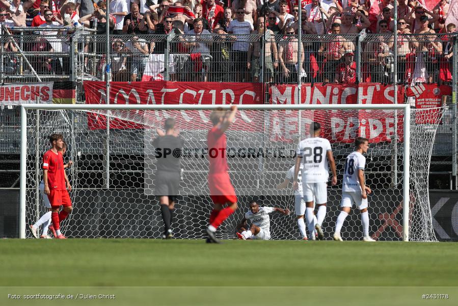AKON Arena, Würzburg, 24.08.2024, sport, action, BFV, Fussball, 6. Spieltag, Regionalliga Bayern, FCB, FWK, FC Bayern München II, FC Würzburger Kickers - Bild-ID: 2431178