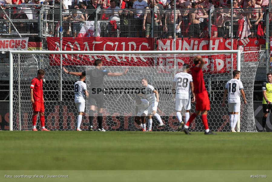 AKON Arena, Würzburg, 24.08.2024, sport, action, BFV, Fussball, 6. Spieltag, Regionalliga Bayern, FCB, FWK, FC Bayern München II, FC Würzburger Kickers - Bild-ID: 2431180