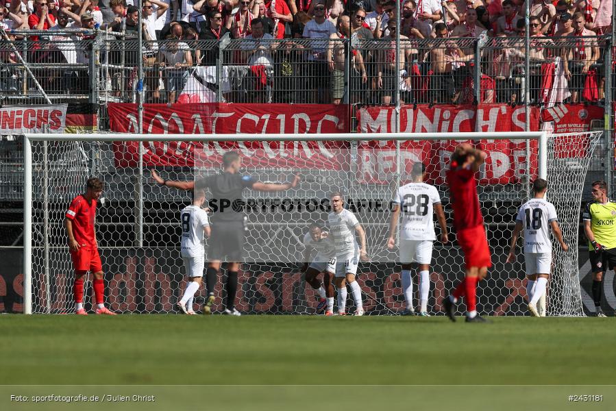 AKON Arena, Würzburg, 24.08.2024, sport, action, BFV, Fussball, 6. Spieltag, Regionalliga Bayern, FCB, FWK, FC Bayern München II, FC Würzburger Kickers - Bild-ID: 2431181