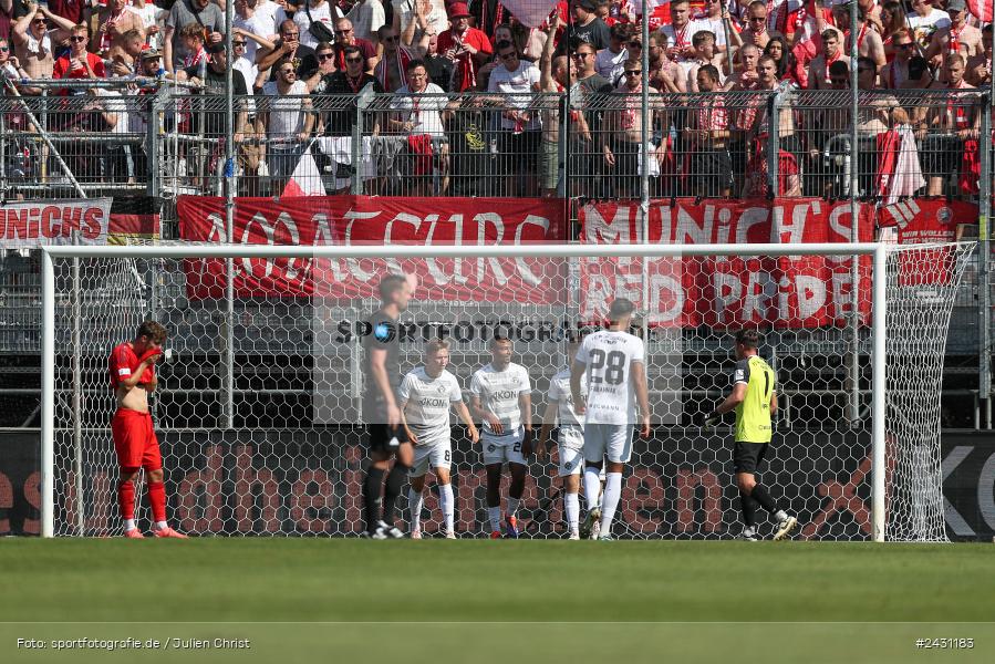 AKON Arena, Würzburg, 24.08.2024, sport, action, BFV, Fussball, 6. Spieltag, Regionalliga Bayern, FCB, FWK, FC Bayern München II, FC Würzburger Kickers - Bild-ID: 2431183