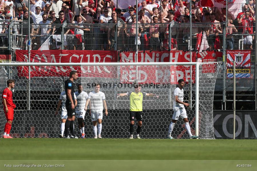AKON Arena, Würzburg, 24.08.2024, sport, action, BFV, Fussball, 6. Spieltag, Regionalliga Bayern, FCB, FWK, FC Bayern München II, FC Würzburger Kickers - Bild-ID: 2431184