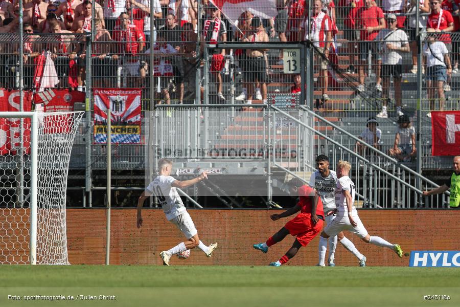 AKON Arena, Würzburg, 24.08.2024, sport, action, BFV, Fussball, 6. Spieltag, Regionalliga Bayern, FCB, FWK, FC Bayern München II, FC Würzburger Kickers - Bild-ID: 2431186