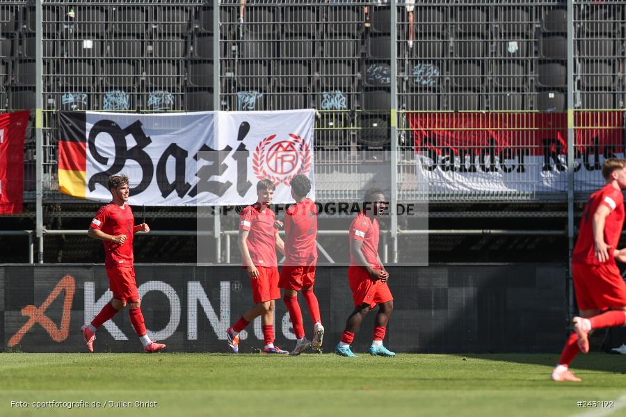 AKON Arena, Würzburg, 24.08.2024, sport, action, BFV, Fussball, 6. Spieltag, Regionalliga Bayern, FCB, FWK, FC Bayern München II, FC Würzburger Kickers - Bild-ID: 2431192
