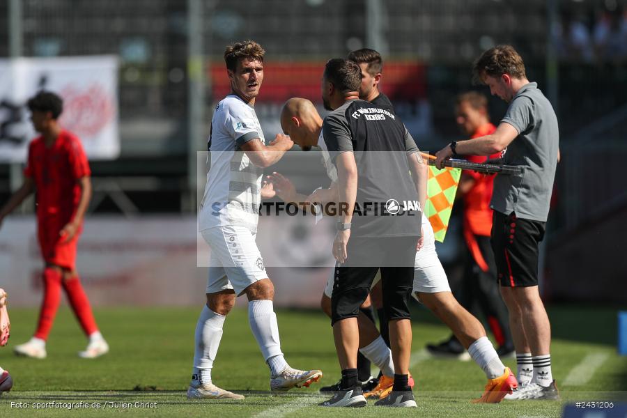 AKON Arena, Würzburg, 24.08.2024, sport, action, BFV, Fussball, 6. Spieltag, Regionalliga Bayern, FCB, FWK, FC Bayern München II, FC Würzburger Kickers - Bild-ID: 2431206