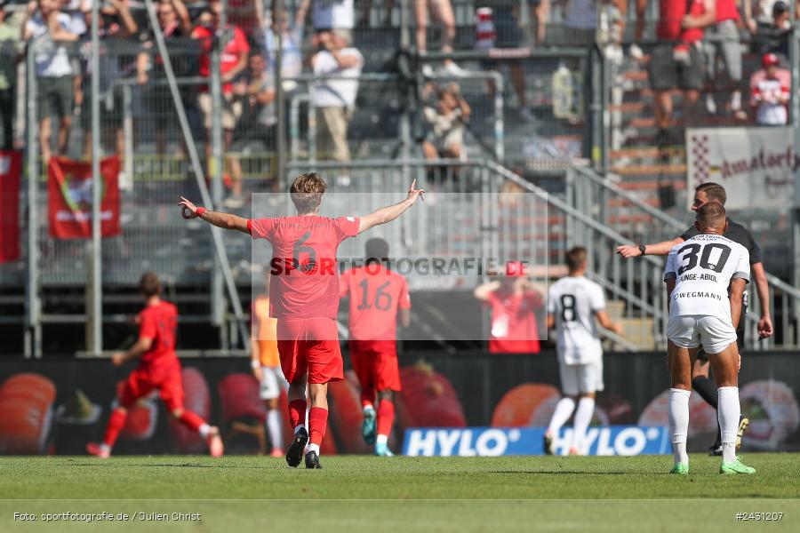 AKON Arena, Würzburg, 24.08.2024, sport, action, BFV, Fussball, 6. Spieltag, Regionalliga Bayern, FCB, FWK, FC Bayern München II, FC Würzburger Kickers - Bild-ID: 2431207