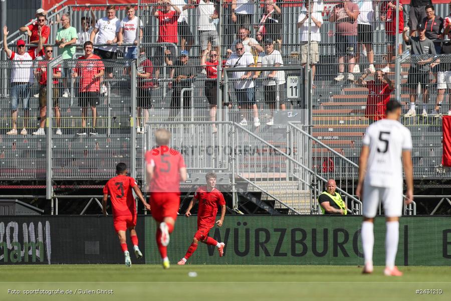 AKON Arena, Würzburg, 24.08.2024, sport, action, BFV, Fussball, 6. Spieltag, Regionalliga Bayern, FCB, FWK, FC Bayern München II, FC Würzburger Kickers - Bild-ID: 2431210