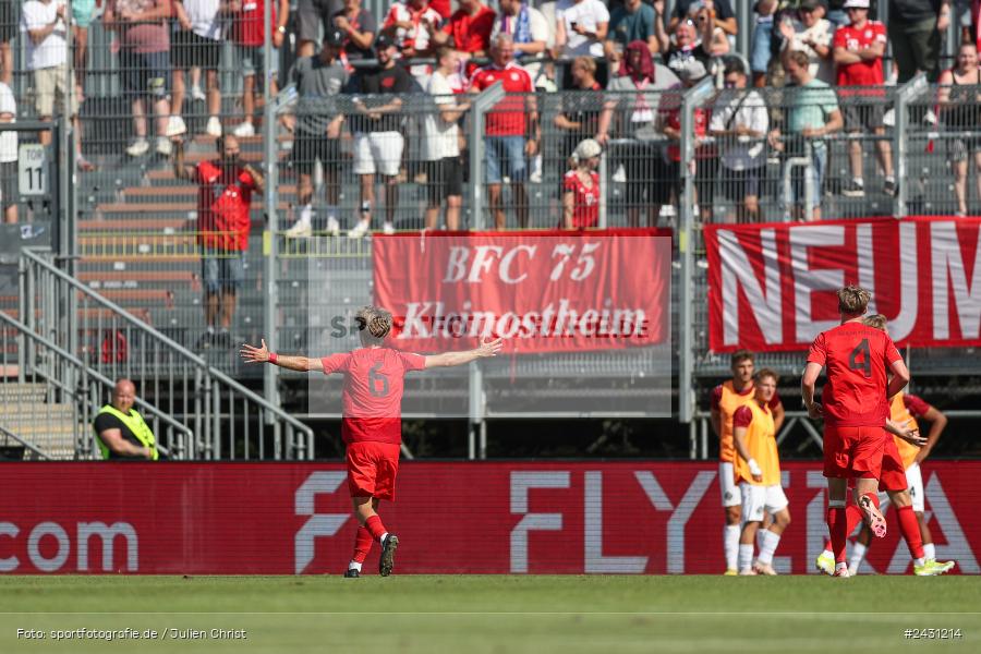 AKON Arena, Würzburg, 24.08.2024, sport, action, BFV, Fussball, 6. Spieltag, Regionalliga Bayern, FCB, FWK, FC Bayern München II, FC Würzburger Kickers - Bild-ID: 2431214