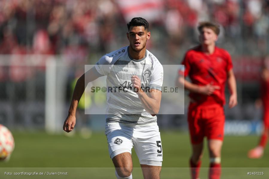 AKON Arena, Würzburg, 24.08.2024, sport, action, BFV, Fussball, 6. Spieltag, Regionalliga Bayern, FCB, FWK, FC Bayern München II, FC Würzburger Kickers - Bild-ID: 2431223