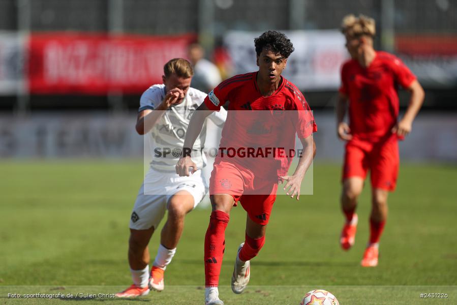 AKON Arena, Würzburg, 24.08.2024, sport, action, BFV, Fussball, 6. Spieltag, Regionalliga Bayern, FCB, FWK, FC Bayern München II, FC Würzburger Kickers - Bild-ID: 2431226