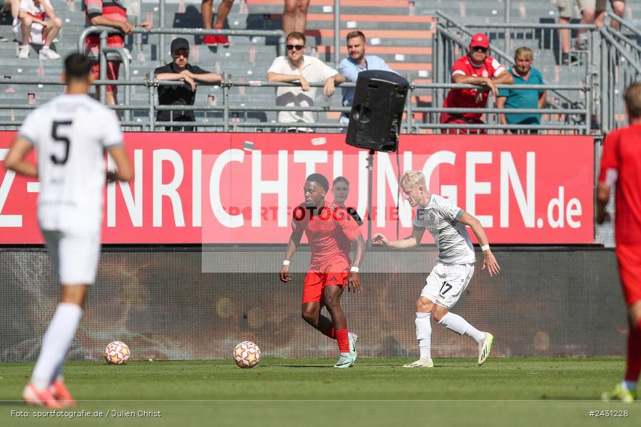 AKON Arena, Würzburg, 24.08.2024, sport, action, BFV, Fussball, 6. Spieltag, Regionalliga Bayern, FCB, FWK, FC Bayern München II, FC Würzburger Kickers - Bild-ID: 2431228