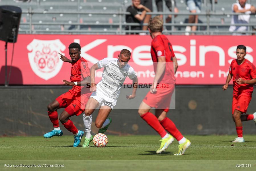 AKON Arena, Würzburg, 24.08.2024, sport, action, BFV, Fussball, 6. Spieltag, Regionalliga Bayern, FCB, FWK, FC Bayern München II, FC Würzburger Kickers - Bild-ID: 2431231