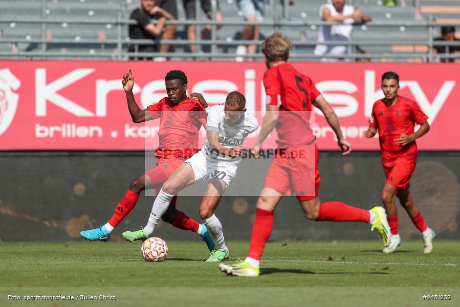 AKON Arena, Würzburg, 24.08.2024, sport, action, BFV, Fussball, 6. Spieltag, Regionalliga Bayern, FCB, FWK, FC Bayern München II, FC Würzburger Kickers - Bild-ID: 2431232