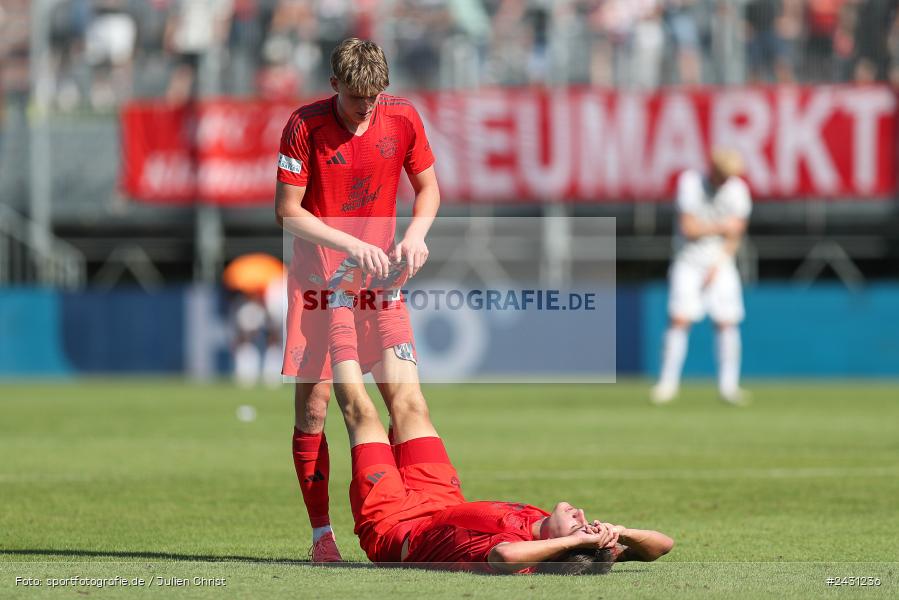 AKON Arena, Würzburg, 24.08.2024, sport, action, BFV, Fussball, 6. Spieltag, Regionalliga Bayern, FCB, FWK, FC Bayern München II, FC Würzburger Kickers - Bild-ID: 2431236