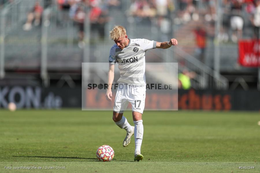 AKON Arena, Würzburg, 24.08.2024, sport, action, BFV, Fussball, 6. Spieltag, Regionalliga Bayern, FCB, FWK, FC Bayern München II, FC Würzburger Kickers - Bild-ID: 2431249