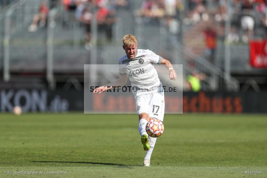 AKON Arena, Würzburg, 24.08.2024, sport, action, BFV, Fussball, 6. Spieltag, Regionalliga Bayern, FCB, FWK, FC Bayern München II, FC Würzburger Kickers - Bild-ID: 2431250