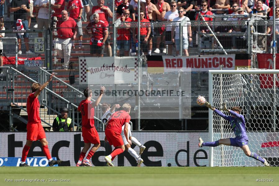 AKON Arena, Würzburg, 24.08.2024, sport, action, BFV, Fussball, 6. Spieltag, Regionalliga Bayern, FCB, FWK, FC Bayern München II, FC Würzburger Kickers - Bild-ID: 2431290