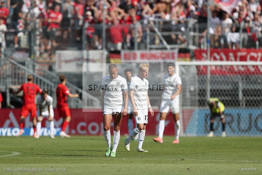 AKON Arena, Würzburg, 24.08.2024, sport, action, BFV, Fussball, 6. Spieltag, Regionalliga Bayern, FCB, FWK, FC Bayern München II, FC Würzburger Kickers - Bild-ID: 2431314