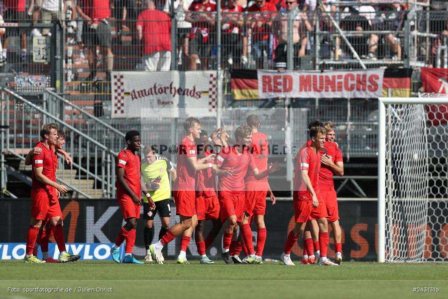 AKON Arena, Würzburg, 24.08.2024, sport, action, BFV, Fussball, 6. Spieltag, Regionalliga Bayern, FCB, FWK, FC Bayern München II, FC Würzburger Kickers - Bild-ID: 2431316