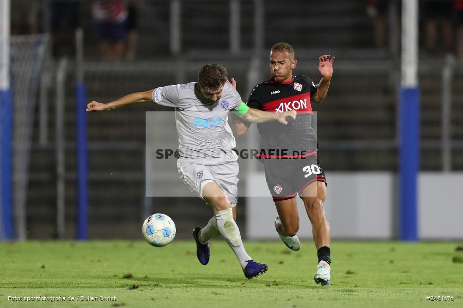 Stadion am Schönbusch, Aschaffenburg, 30.08.2024, sport, action, BFV, Fussball, 7. Spieltag, Regionalliga Bayern, FWK, SVA, FC Würzburger Kickers, SV Viktoria Aschaffenburg - Bild-ID: 2431676