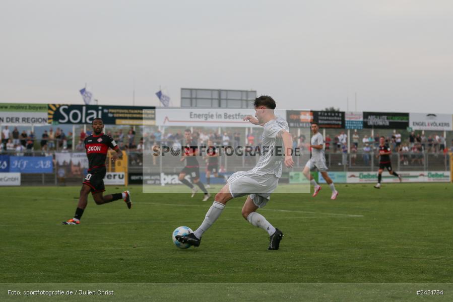 Stadion am Schönbusch, Aschaffenburg, 30.08.2024, sport, action, BFV, Fussball, 7. Spieltag, Regionalliga Bayern, FWK, SVA, FC Würzburger Kickers, SV Viktoria Aschaffenburg - Bild-ID: 2431734