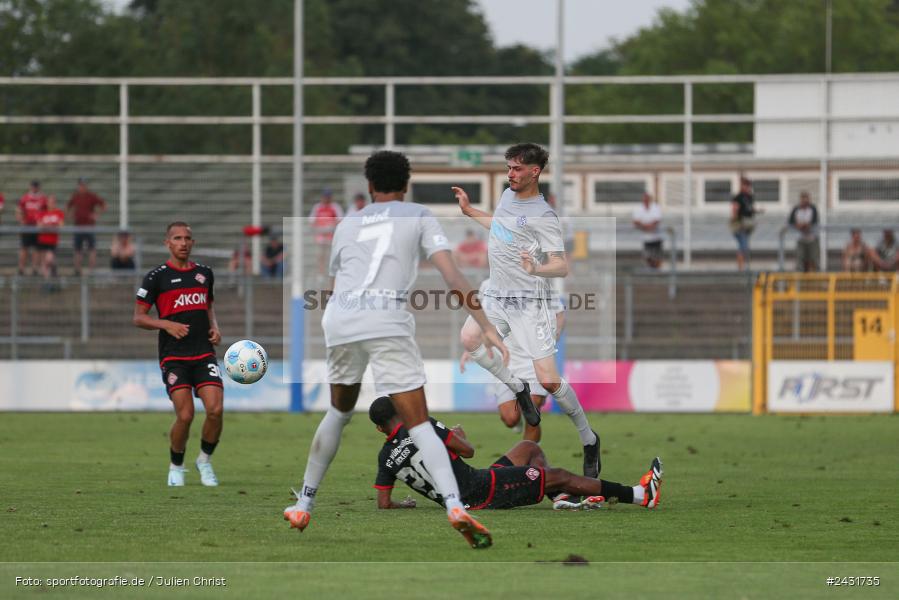 Stadion am Schönbusch, Aschaffenburg, 30.08.2024, sport, action, BFV, Fussball, 7. Spieltag, Regionalliga Bayern, FWK, SVA, FC Würzburger Kickers, SV Viktoria Aschaffenburg - Bild-ID: 2431735