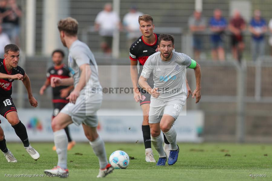 Stadion am Schönbusch, Aschaffenburg, 30.08.2024, sport, action, BFV, Fussball, 7. Spieltag, Regionalliga Bayern, FWK, SVA, FC Würzburger Kickers, SV Viktoria Aschaffenburg - Bild-ID: 2431800