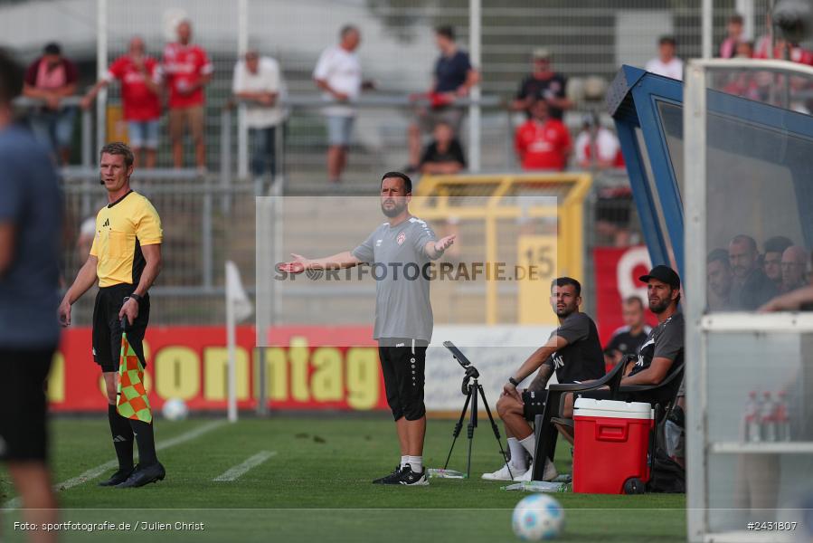 Stadion am Schönbusch, Aschaffenburg, 30.08.2024, sport, action, BFV, Fussball, 7. Spieltag, Regionalliga Bayern, FWK, SVA, FC Würzburger Kickers, SV Viktoria Aschaffenburg - Bild-ID: 2431807