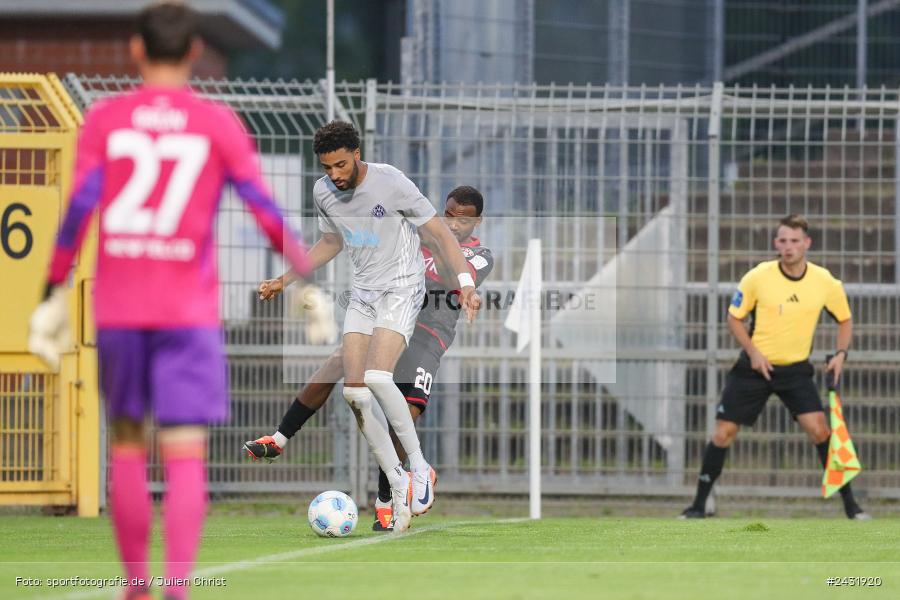 Stadion am Schönbusch, Aschaffenburg, 30.08.2024, sport, action, BFV, Fussball, 7. Spieltag, Regionalliga Bayern, FWK, SVA, FC Würzburger Kickers, SV Viktoria Aschaffenburg - Bild-ID: 2431920