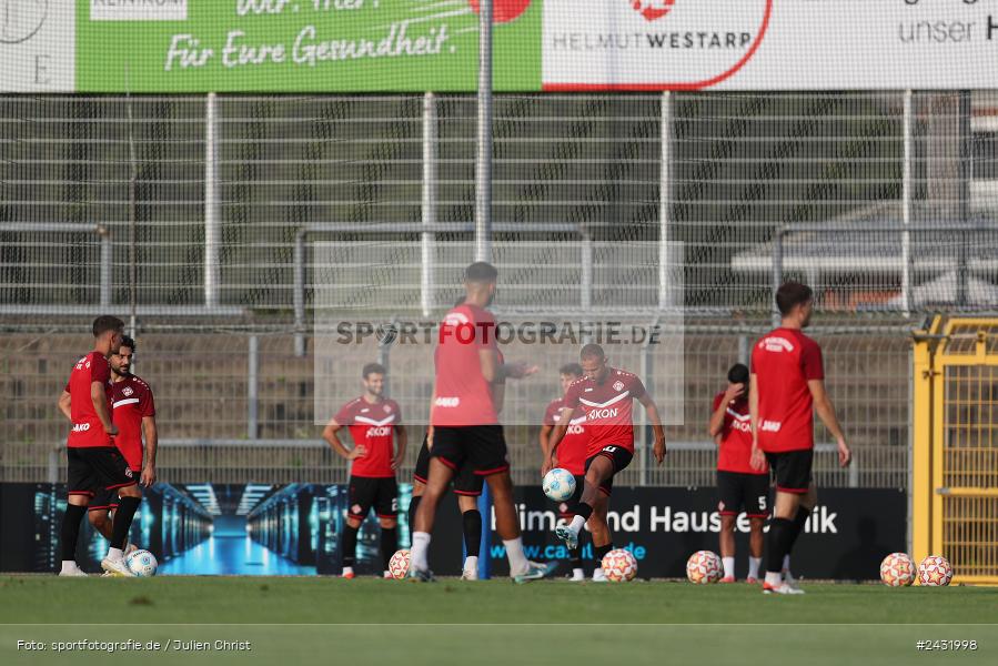 Stadion am Schönbusch, Aschaffenburg, 30.08.2024, sport, action, BFV, Fussball, 7. Spieltag, Regionalliga Bayern, FWK, SVA, FC Würzburger Kickers, SV Viktoria Aschaffenburg - Bild-ID: 2431998