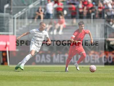 Fotos von FC Würzburger Kickers - FC Bayern München II auf sportfotografie.de