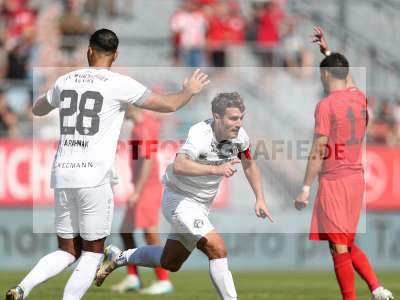 Fotos von FC Würzburger Kickers - FC Bayern München II auf sportfotografie.de