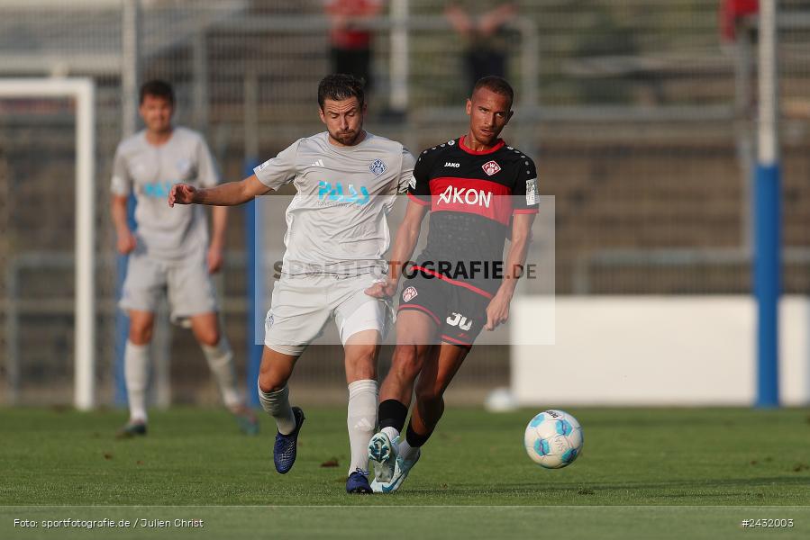 Stadion am Schönbusch, Aschaffenburg, 30.08.2024, sport, action, BFV, Fussball, 7. Spieltag, Regionalliga Bayern, FWK, SVA, FC Würzburger Kickers, SV Viktoria Aschaffenburg - Bild-ID: 2432003
