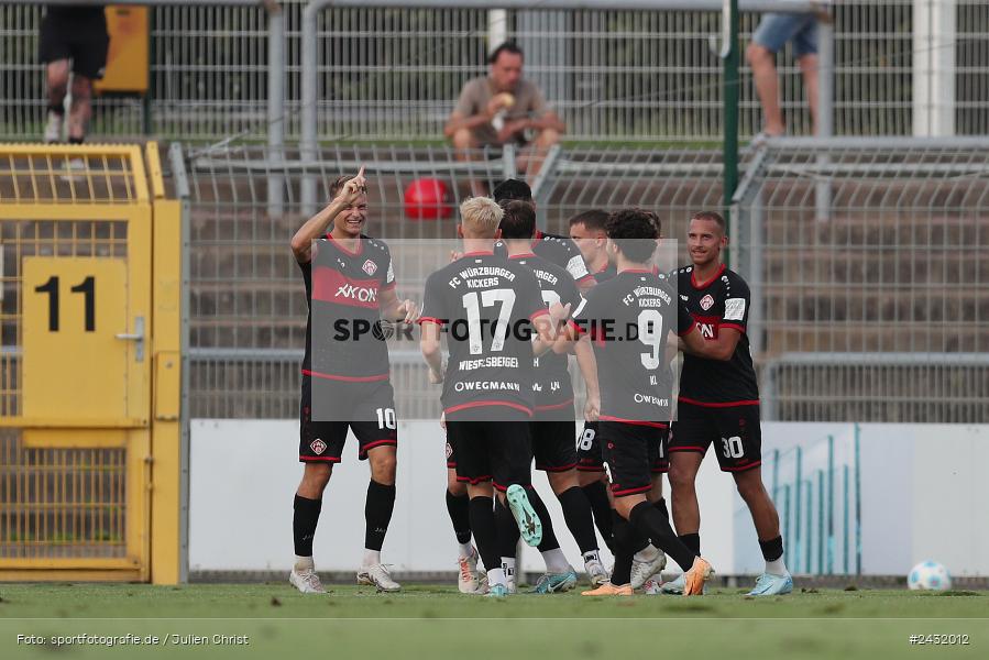 Stadion am Schönbusch, Aschaffenburg, 30.08.2024, sport, action, BFV, Fussball, 7. Spieltag, Regionalliga Bayern, FWK, SVA, FC Würzburger Kickers, SV Viktoria Aschaffenburg - Bild-ID: 2432012