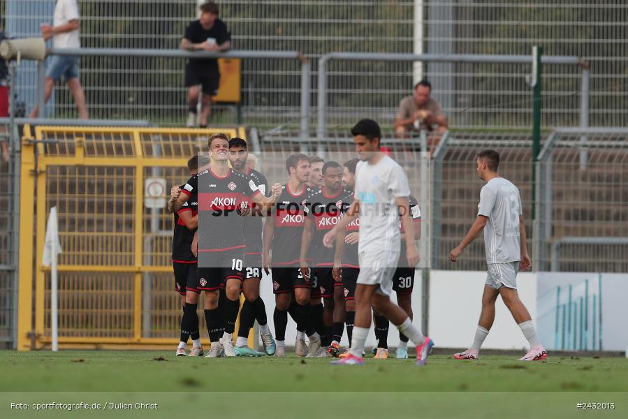 Stadion am Schönbusch, Aschaffenburg, 30.08.2024, sport, action, BFV, Fussball, 7. Spieltag, Regionalliga Bayern, FWK, SVA, FC Würzburger Kickers, SV Viktoria Aschaffenburg - Bild-ID: 2432013