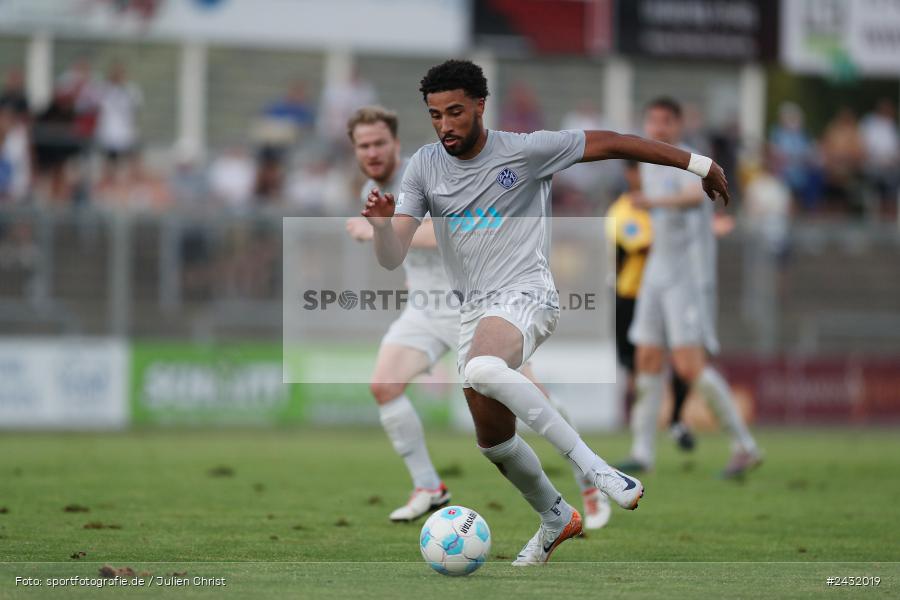 Stadion am Schönbusch, Aschaffenburg, 30.08.2024, sport, action, BFV, Fussball, 7. Spieltag, Regionalliga Bayern, FC Würzburger Kickers, SV Viktoria Aschaffenburg - Bild-ID: 2432019