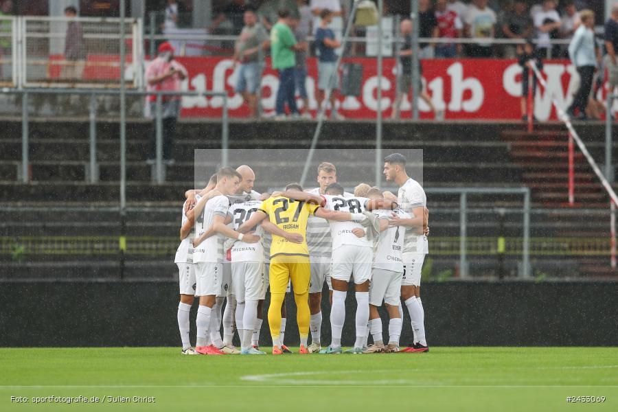 AKON Arena, Würzburg, 03.09.2024, sport, action, BFV, Fussball, 3. Liga, Regionalliga Bayern, Achtenfinale, Toto-Pokal, FCI, FWK, FC Ingolstadt 04, FC Würzburger Kickers - Bild-ID: 2433069 AKON Arena, Würzburg, 03.09.2024, sport, action, BFV, Fussball, 3. Liga, Regionalliga Bayern, Achtenfinale, Toto-Pokal, FCI, FWK, FC Ingolstadt 04, FC Würzburger Kickers - Bild-ID: 2433069