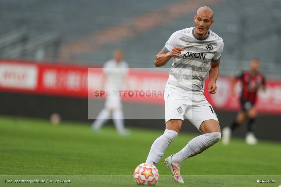 AKON Arena, Würzburg, 03.09.2024, sport, action, BFV, Fussball, 3. Liga, Regionalliga Bayern, Achtenfinale, Toto-Pokal, FCI, FWK, FC Ingolstadt 04, FC Würzburger Kickers - Bild-ID: 2433086