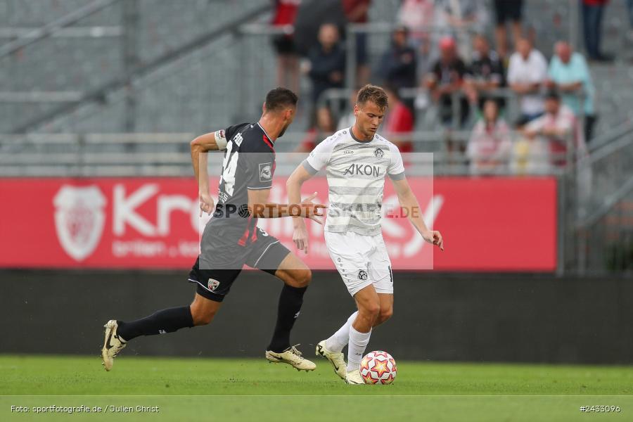 AKON Arena, Würzburg, 03.09.2024, sport, action, BFV, Fussball, 3. Liga, Regionalliga Bayern, Achtenfinale, Toto-Pokal, FCI, FWK, FC Ingolstadt 04, FC Würzburger Kickers - Bild-ID: 2433096
