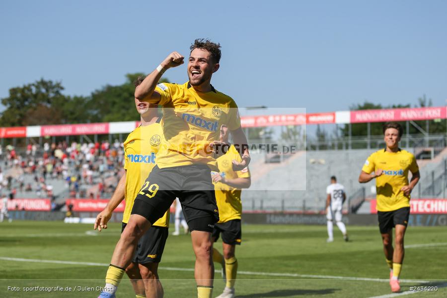 AKON Arena, Würzburg, 07.09.2024, sport, action, BFV, Fussball, 8. Spieltag, Regionalliga Bayern, BAY, FWK, SpVgg Bayreuth, FC Würzburger Kickers - Bild-ID: 2434220