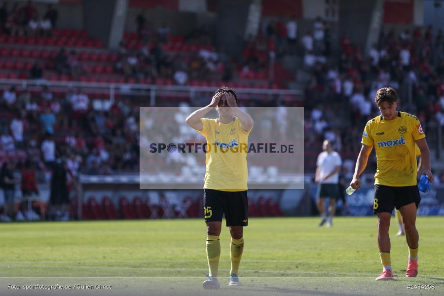 AKON Arena, Würzburg, 07.09.2024, sport, action, BFV, Fussball, 8. Spieltag, Regionalliga Bayern, BAY, FWK, SpVgg Bayreuth, FC Würzburger Kickers - Bild-ID: 2434258