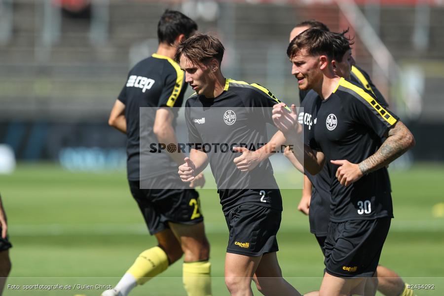 AKON Arena, Würzburg, 07.09.2024, sport, action, BFV, Fussball, 8. Spieltag, Regionalliga Bayern, BAY, FWK, SpVgg Bayreuth, FC Würzburger Kickers - Bild-ID: 2434292