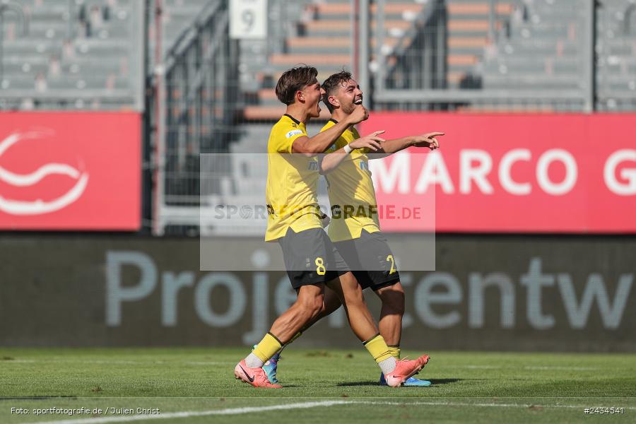 AKON Arena, Würzburg, 07.09.2024, sport, action, BFV, Fussball, 8. Spieltag, Regionalliga Bayern, BAY, FWK, SpVgg Bayreuth, FC Würzburger Kickers - Bild-ID: 2434541