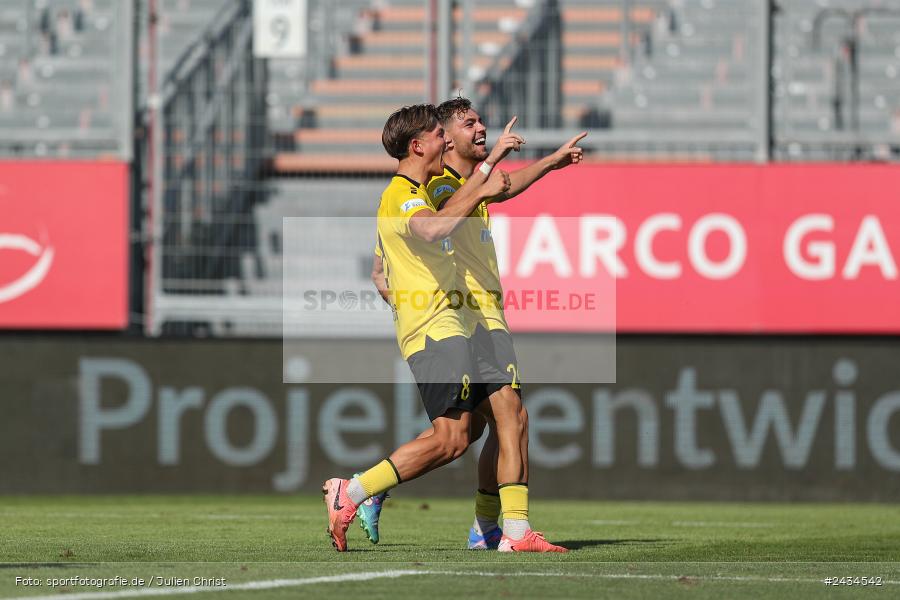 AKON Arena, Würzburg, 07.09.2024, sport, action, BFV, Fussball, 8. Spieltag, Regionalliga Bayern, BAY, FWK, SpVgg Bayreuth, FC Würzburger Kickers - Bild-ID: 2434542
